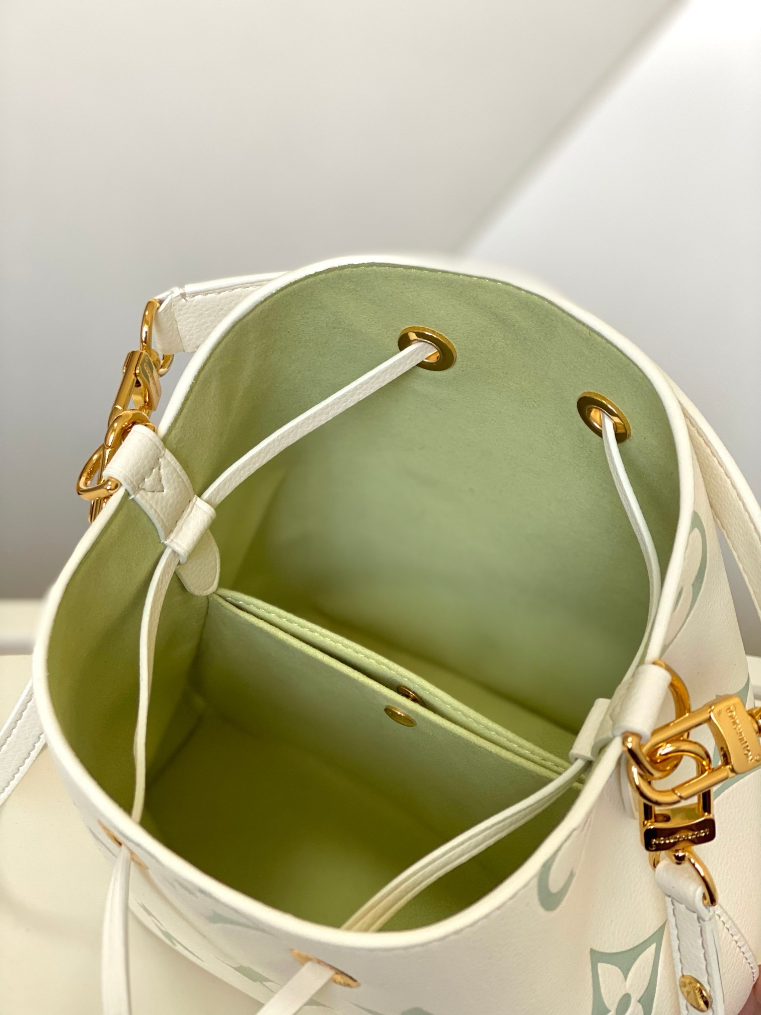 LOUIS VUITTON LV Néonoé BB  ( 4 colors ) 