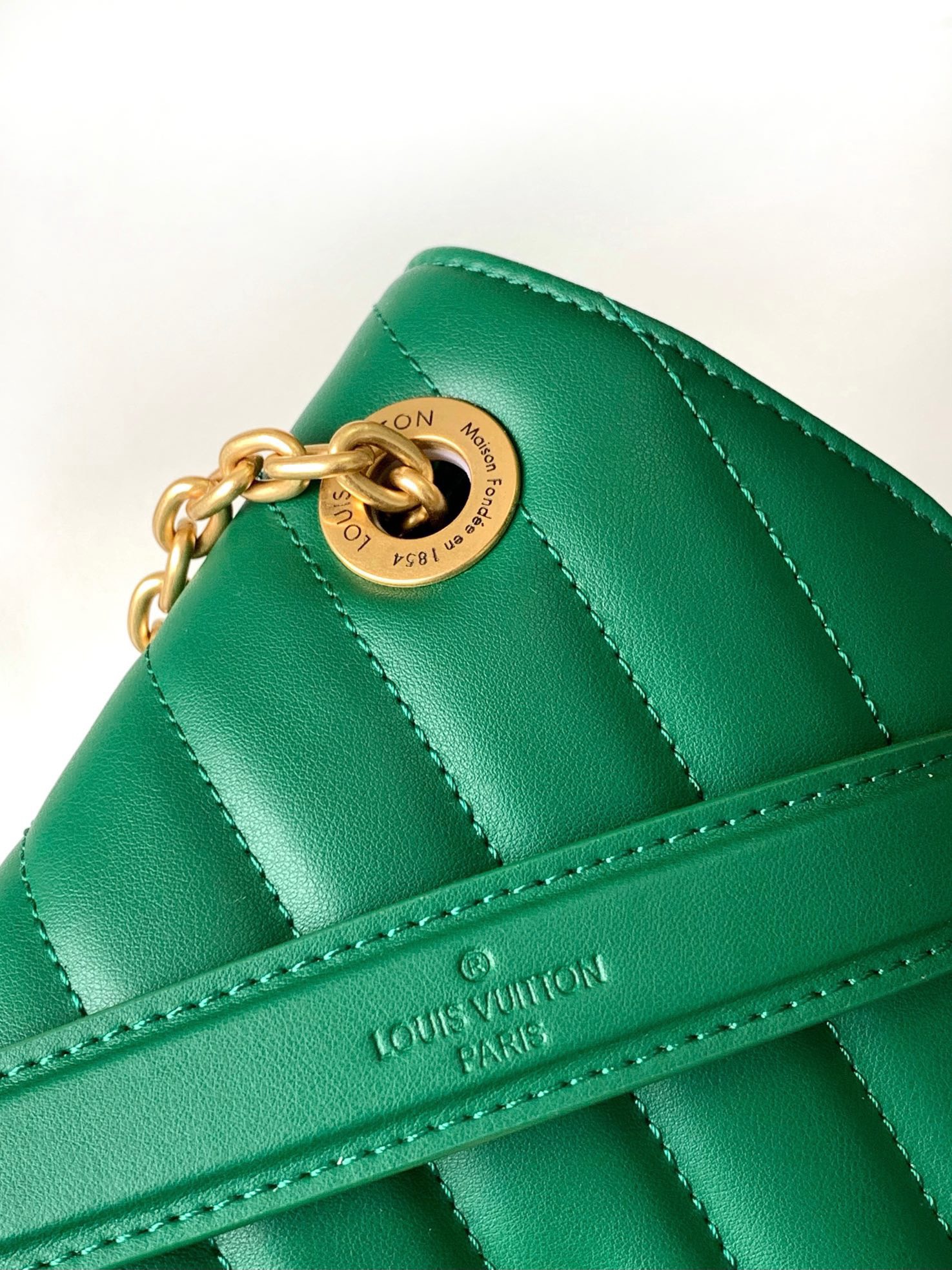 LOUIS VUITTON Calfskin New Wave Chain Bag MM Emerald ( 4 colors) 