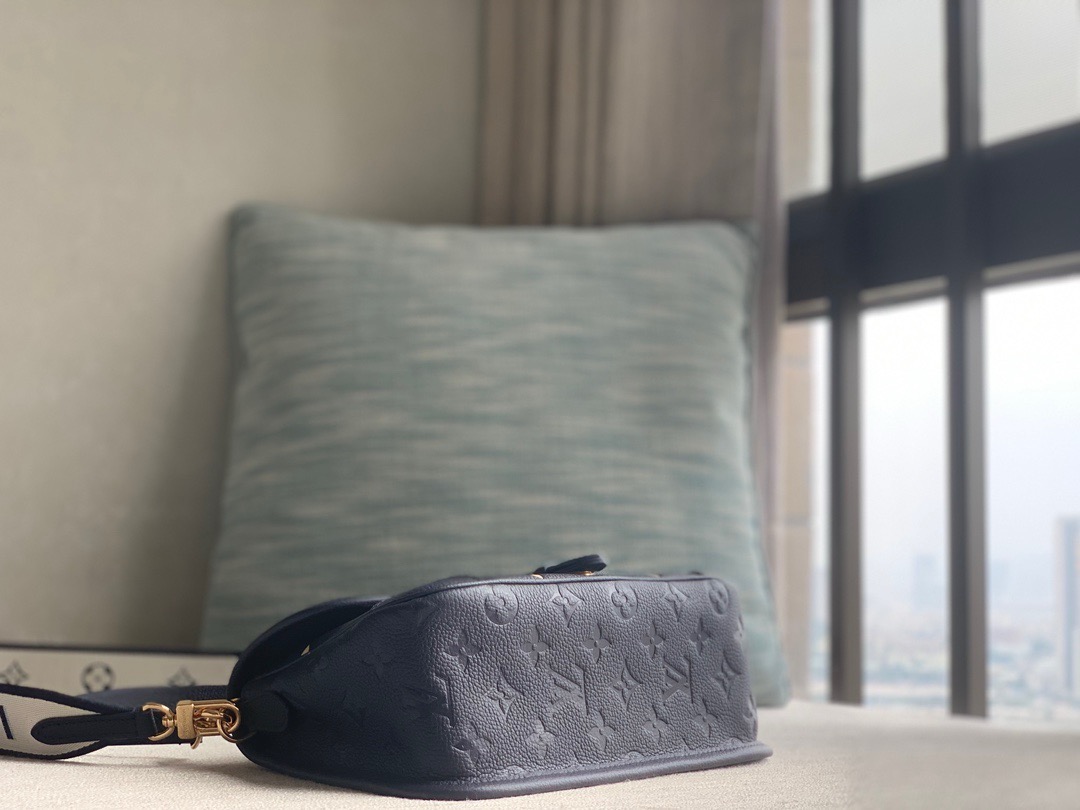 Louis Vuitton® Diane Navy / Crème