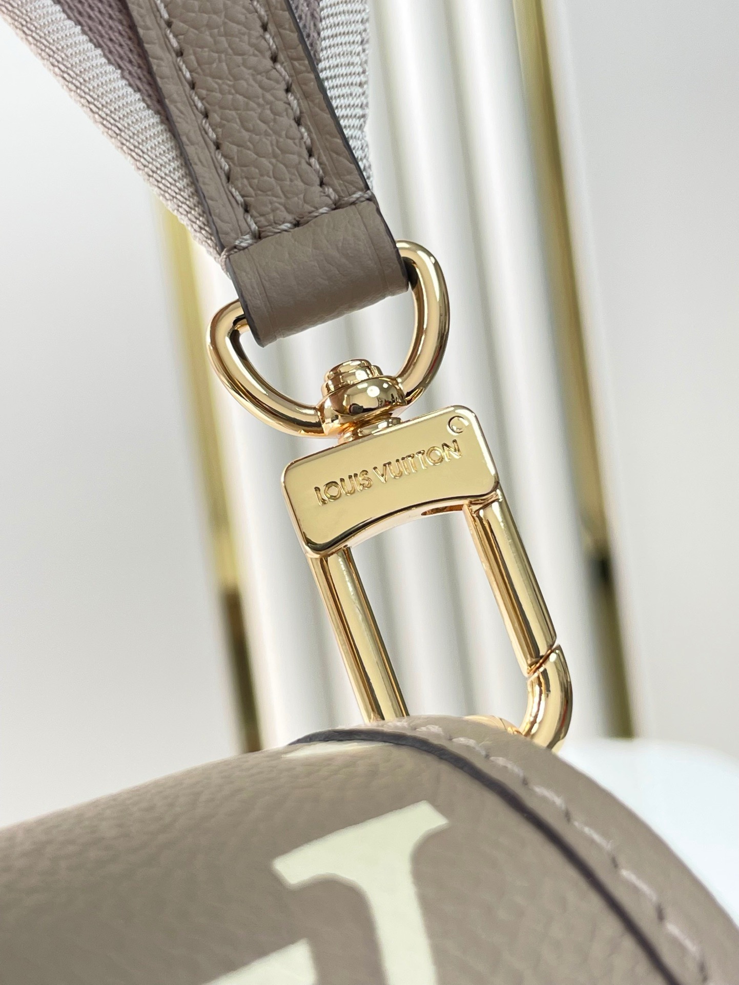 Louis Vuitton® Diane Dove/cream