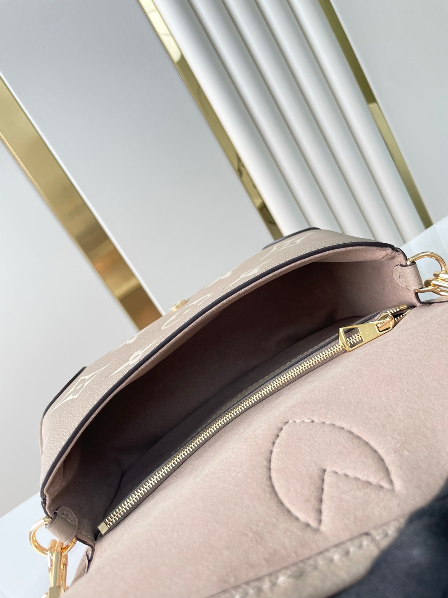 Louis Vuitton® Diane Dove/cream