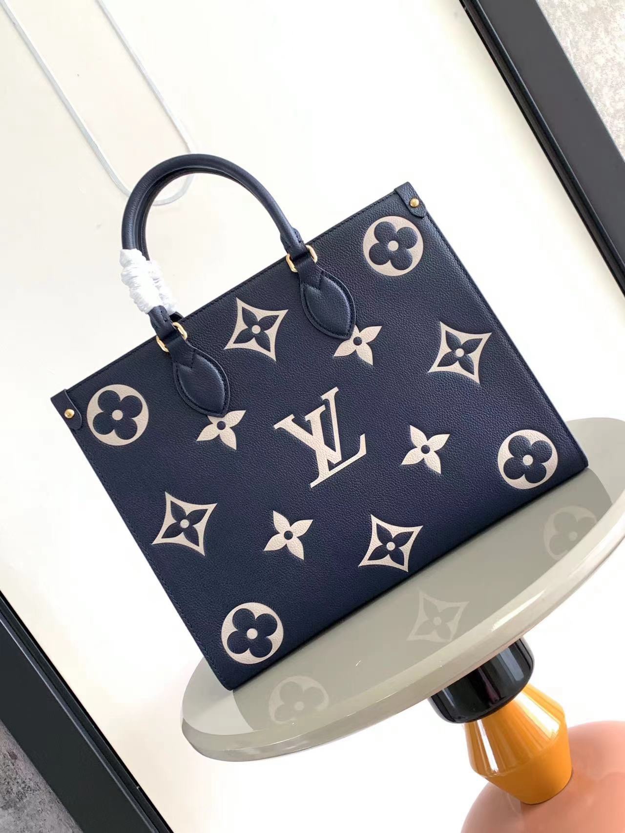 Louis Vuitton® OnTheGo MM Navy / Crème