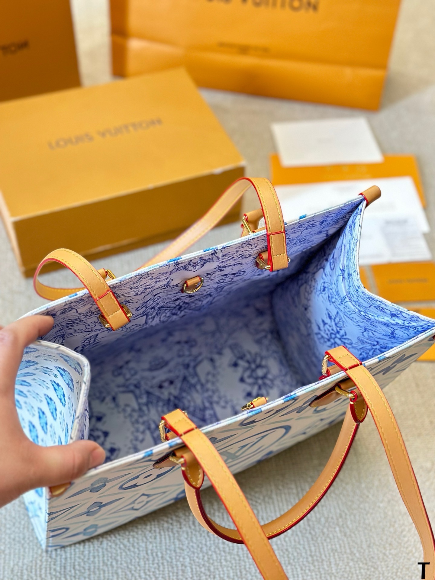 Louis Vuitton® OnTheGo MM EARLY ACCESS