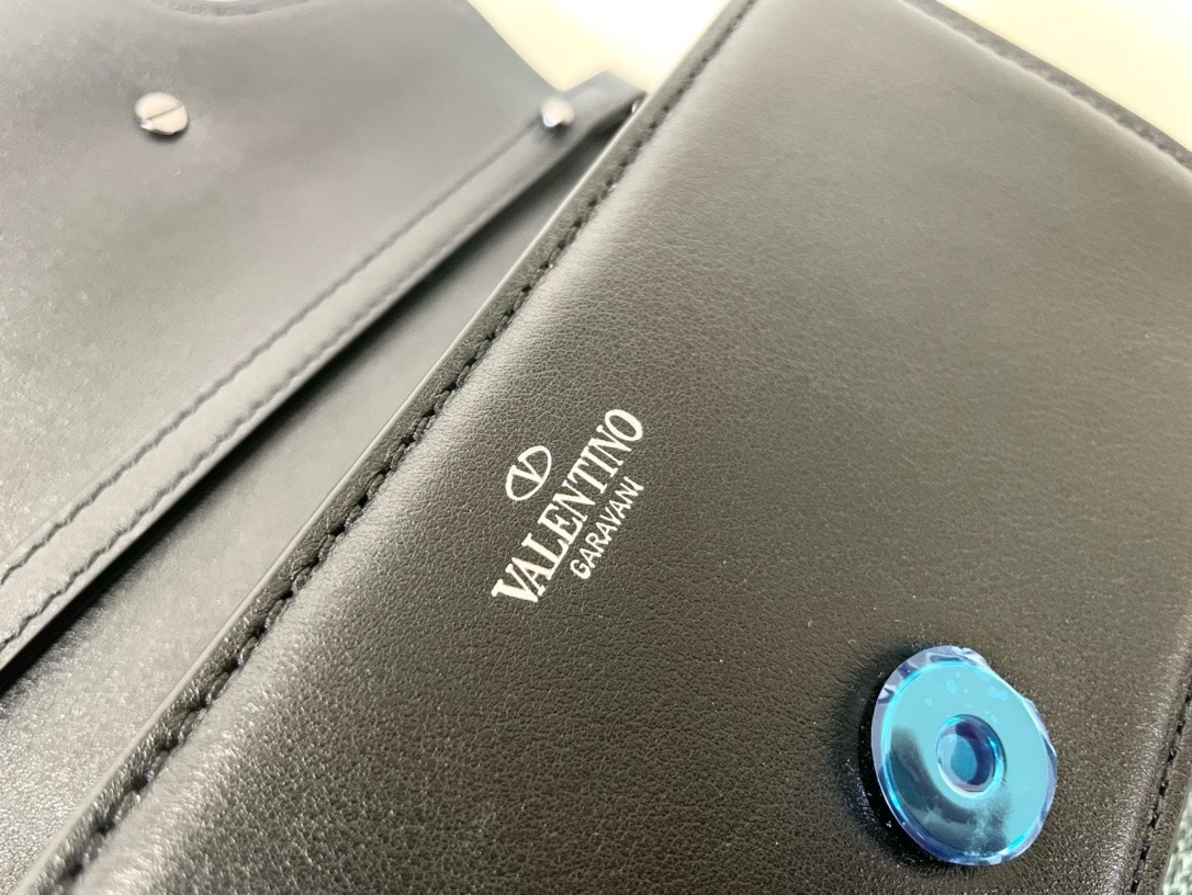  VALENTINO GARAVANI LOCÒ SMALL SHOULDER BAG WITH JEWEL LOGO