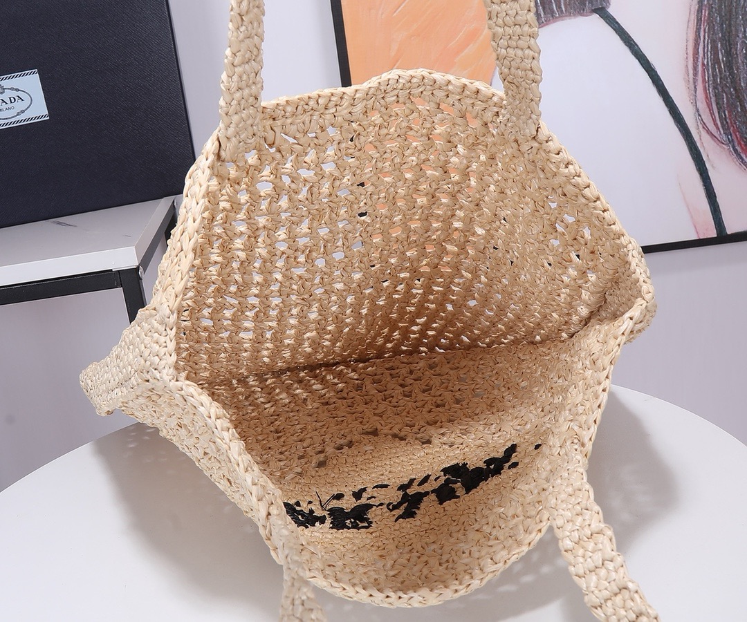  Prada  Raffia Tote Bag  beach bag 