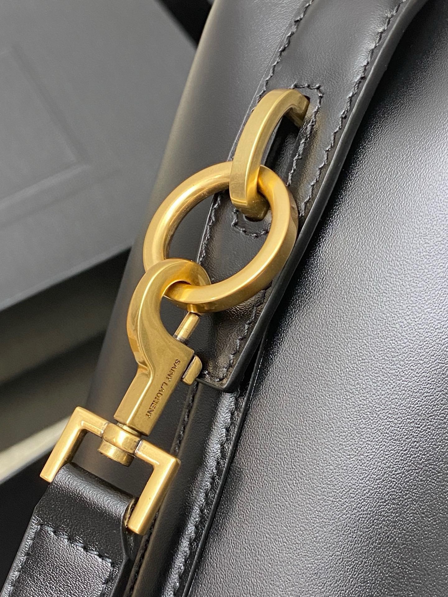 YSL Saint Laurent  Le 37 small leather bucket bag ( 2 colors)