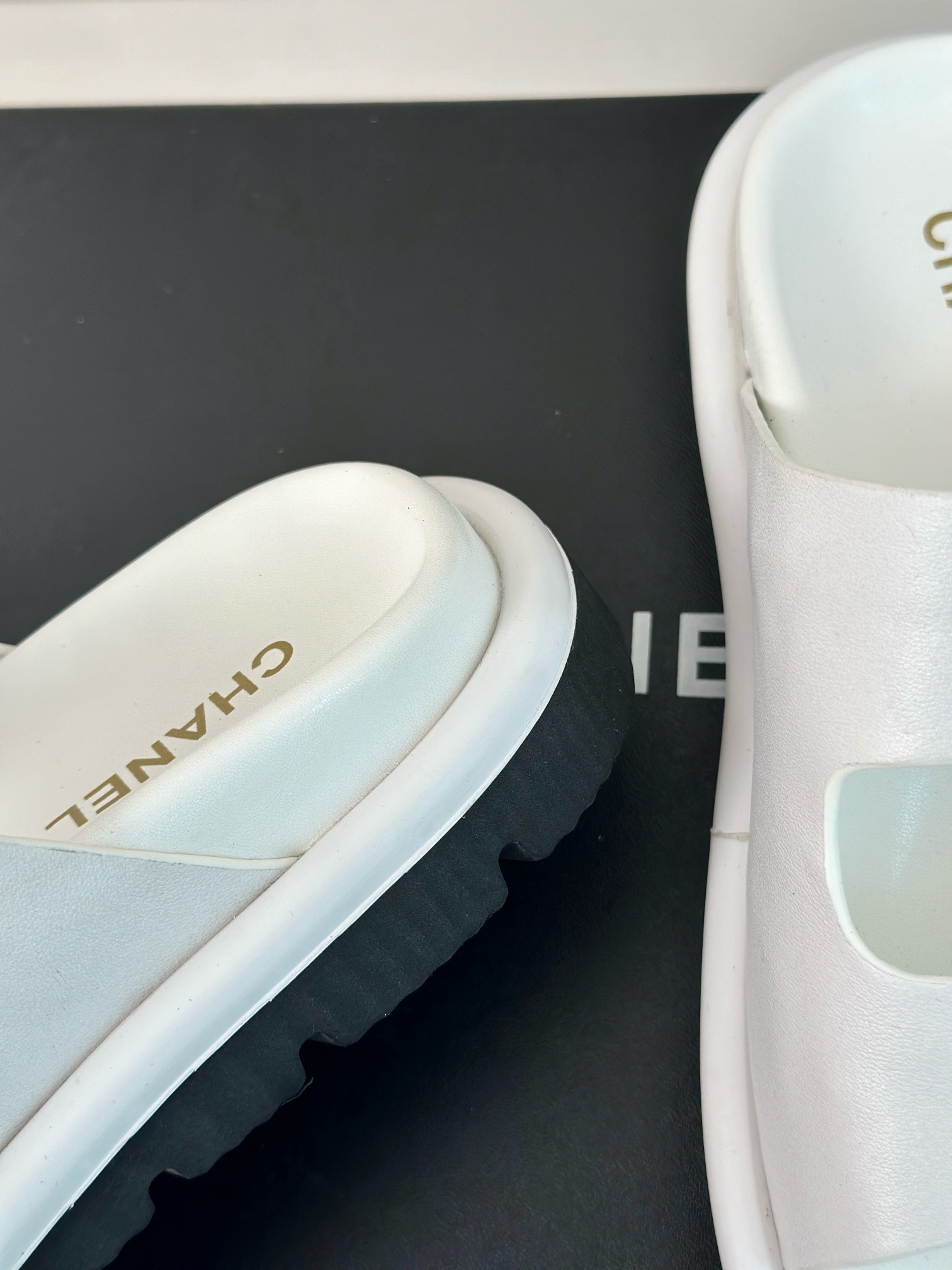 Chanel  mules shoes ( 4 colors )