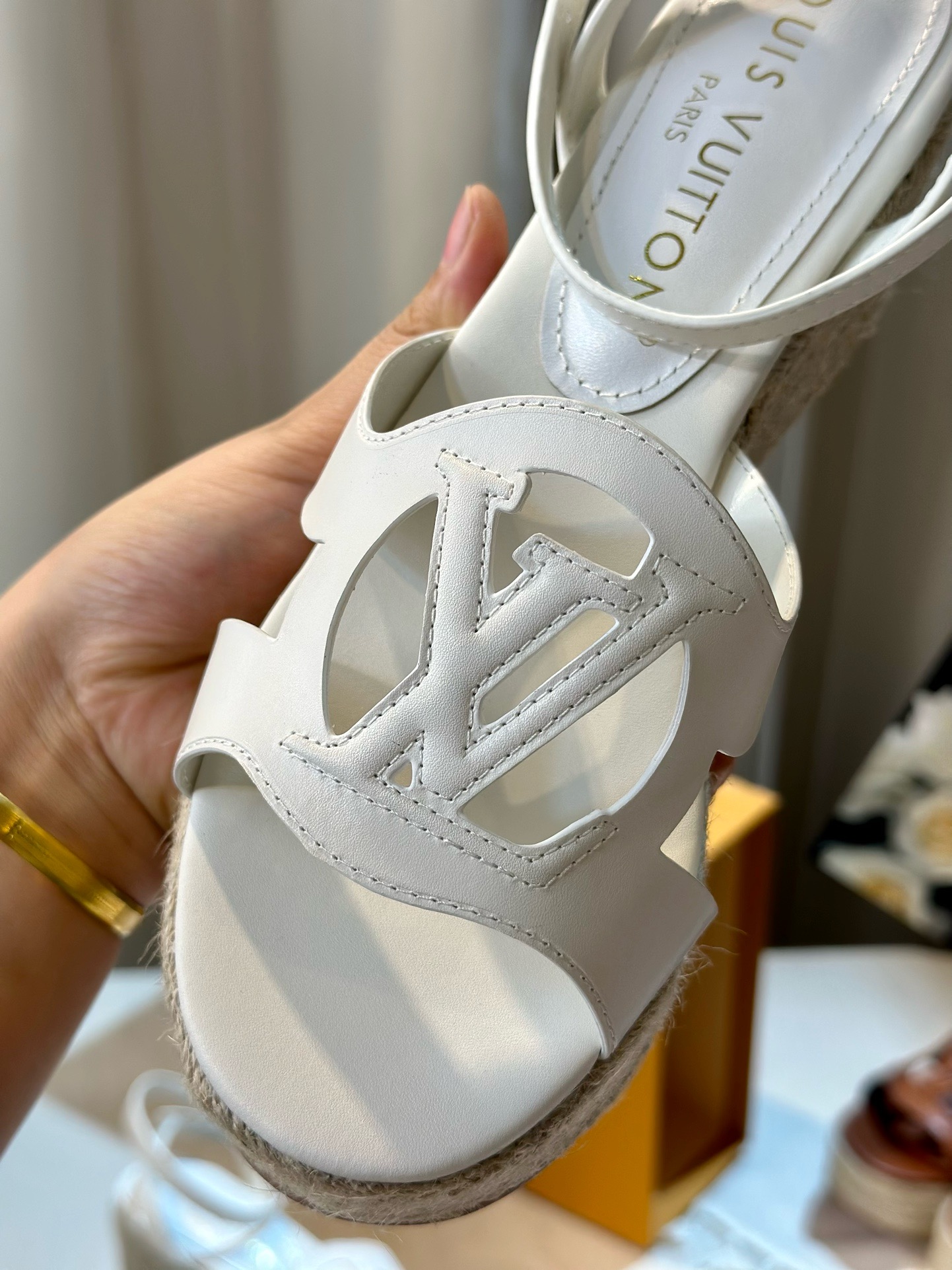 Louis Vuitton LV sandal  shoes  (2 colors)