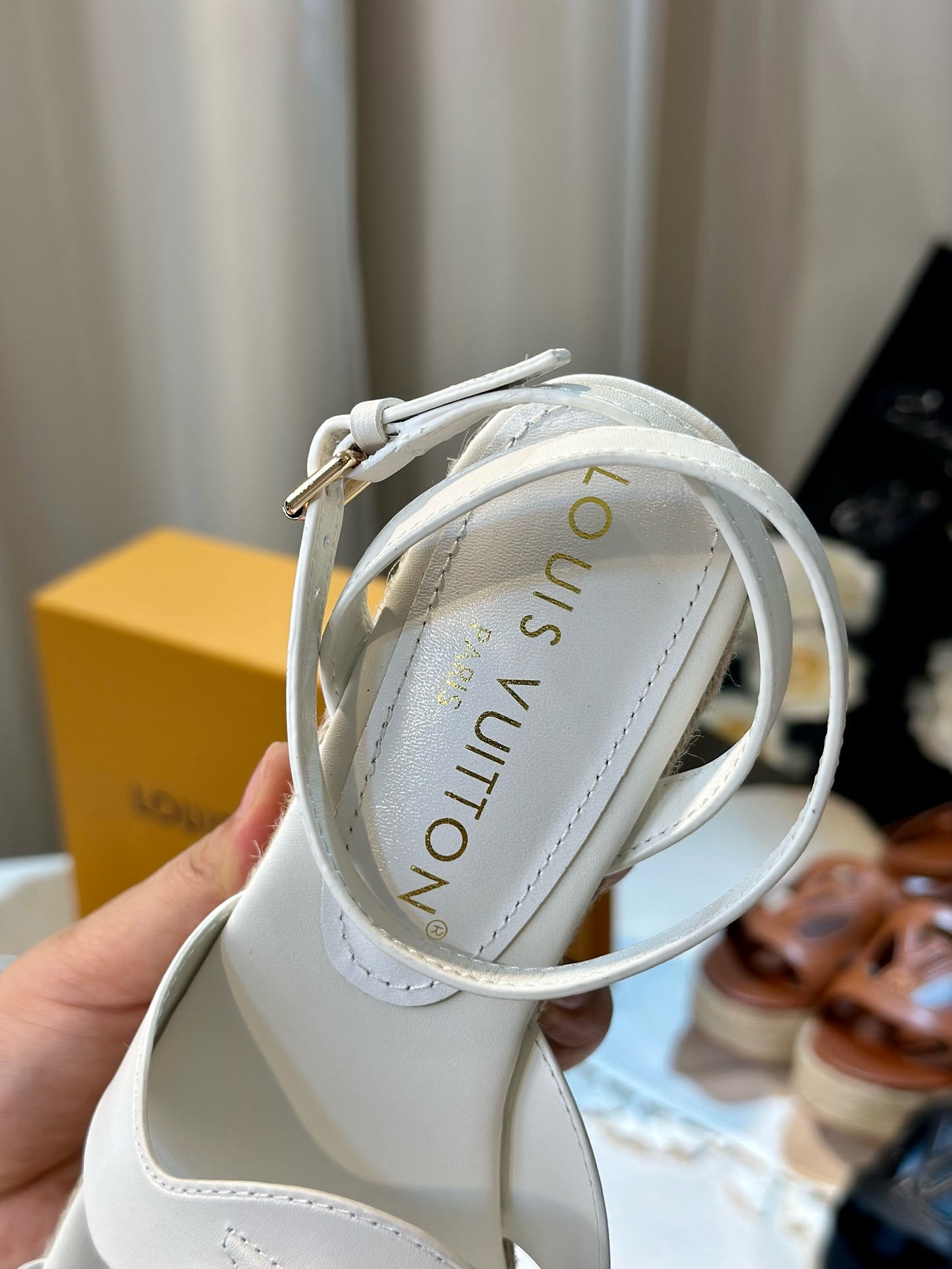 Louis Vuitton LV sandal  shoes  (2 colors)
